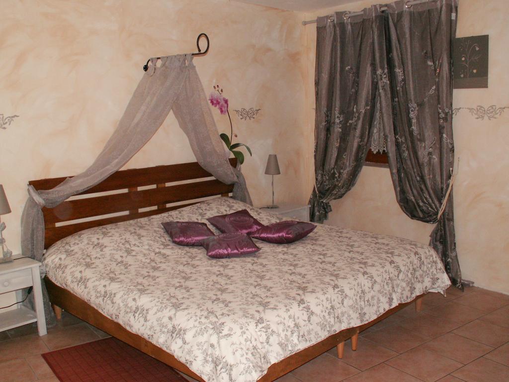 La Chartreuse Poilly-sur-Tholon Quarto foto
