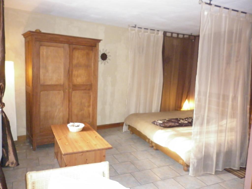 La Chartreuse Poilly-sur-Tholon Quarto foto